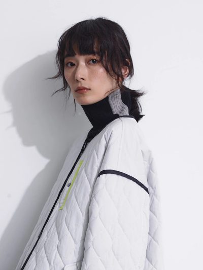 片配色ハイネックニット