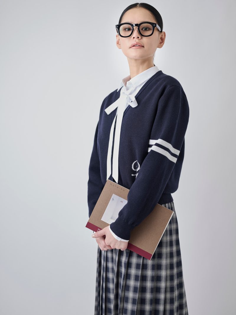 【2026AW 新作】ロゴレタードVネックカーディ